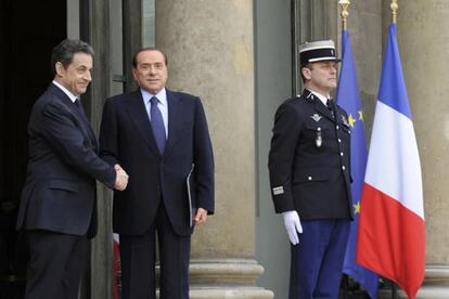 El primer ministro italiano Silvio Berlusconi también ha acudido a la Cumbre de París