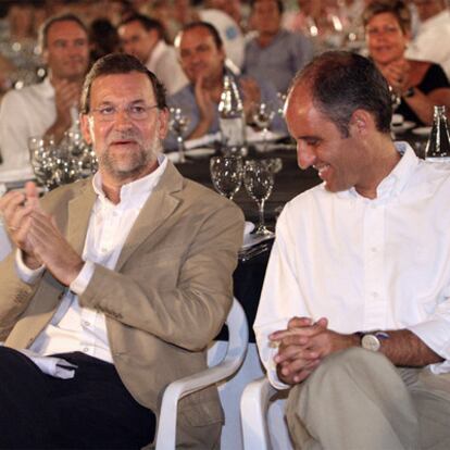 Rajoy con Camps en la plaza de toros de Valencia durante el inicio del curso político en 2009.