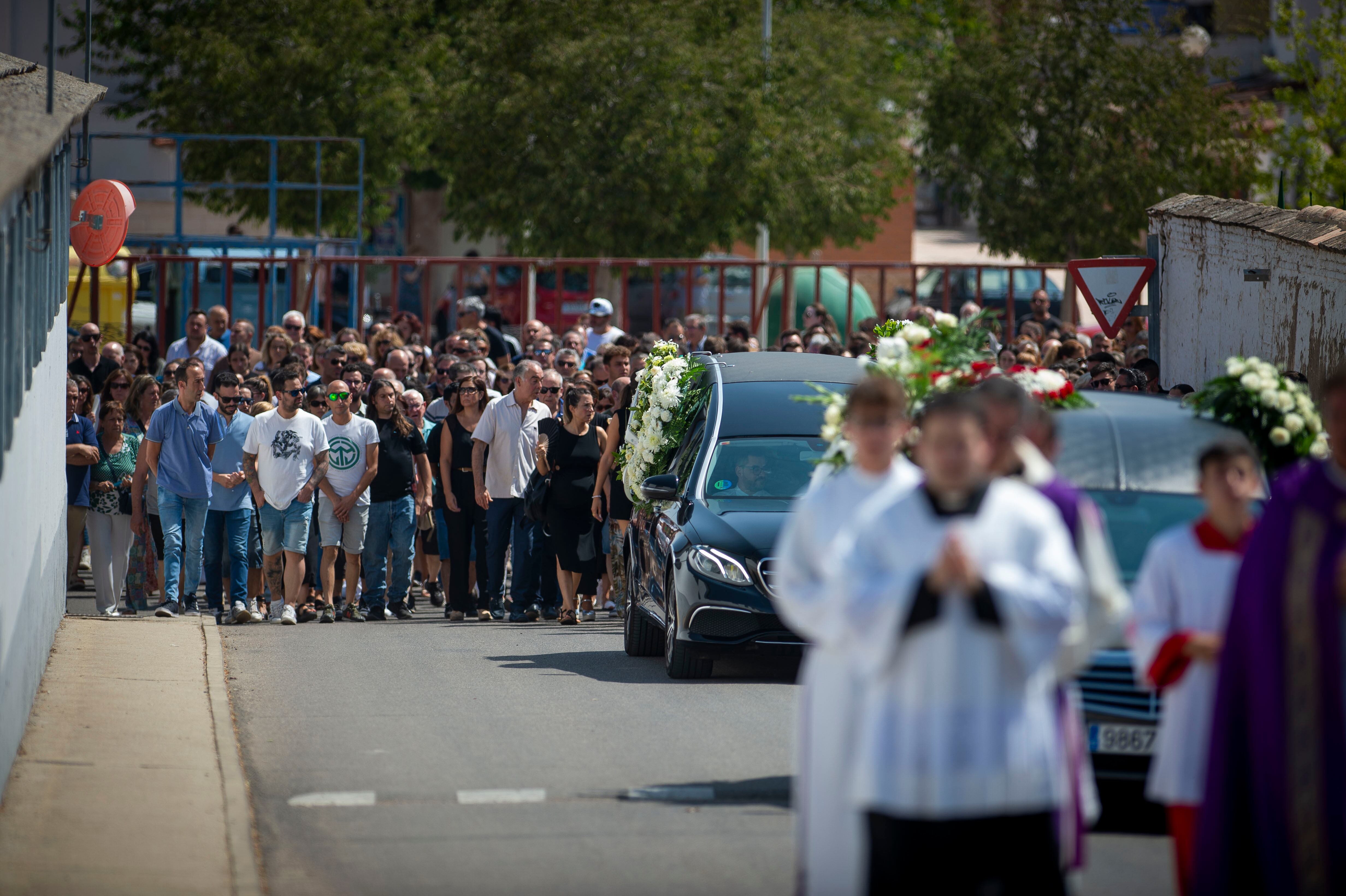 Funeral del niño de 11 años que fue asesinado a puñaladas por un joven enmascarado en Mocejón, el pasado miércoles.