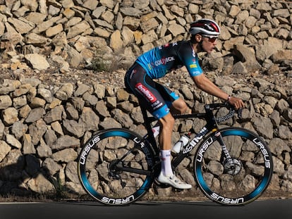 Juan Ayuso, con el maillot del Colpack.