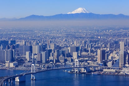 El monte Fuji, con nieves perpetuas, es el techo orográfico de Japón. Se eleva hasta los 3.776 metros.