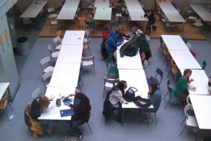 Comedor del Instituto de Bachillerato de Ciencias Naturales de Helsinki.