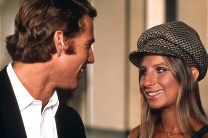Ryan O'Neal y Barbra Streisand en ¿Qué pasa doctor?' (1972), todo un clásico de las comedias estadounidenses.
