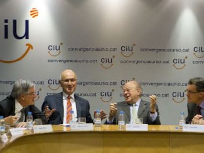 De izquierda de derecha, Xavier Trias, Duran Lleida, Jordi Pujol, Artur Mas y Oriol Pujol, en la reuni&oacute;n de la Comisi&oacute;n Ejecutiva de CiU celebrada ayer en Barcelona.