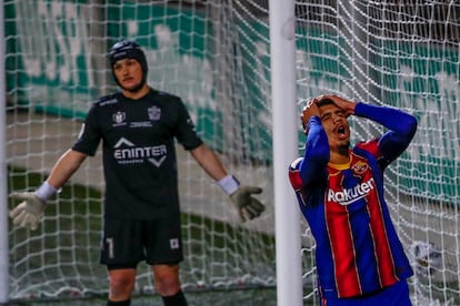 Araujo lamenta una ocasión fallada ante el Cornellà.