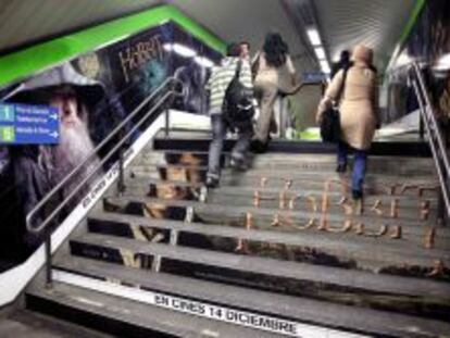 Imagen de la campa&ntilde;a publicitaria llevada a cabo con motivo del estreno de la pel&iacute;cula El Hobbit en el Metro de Madrid