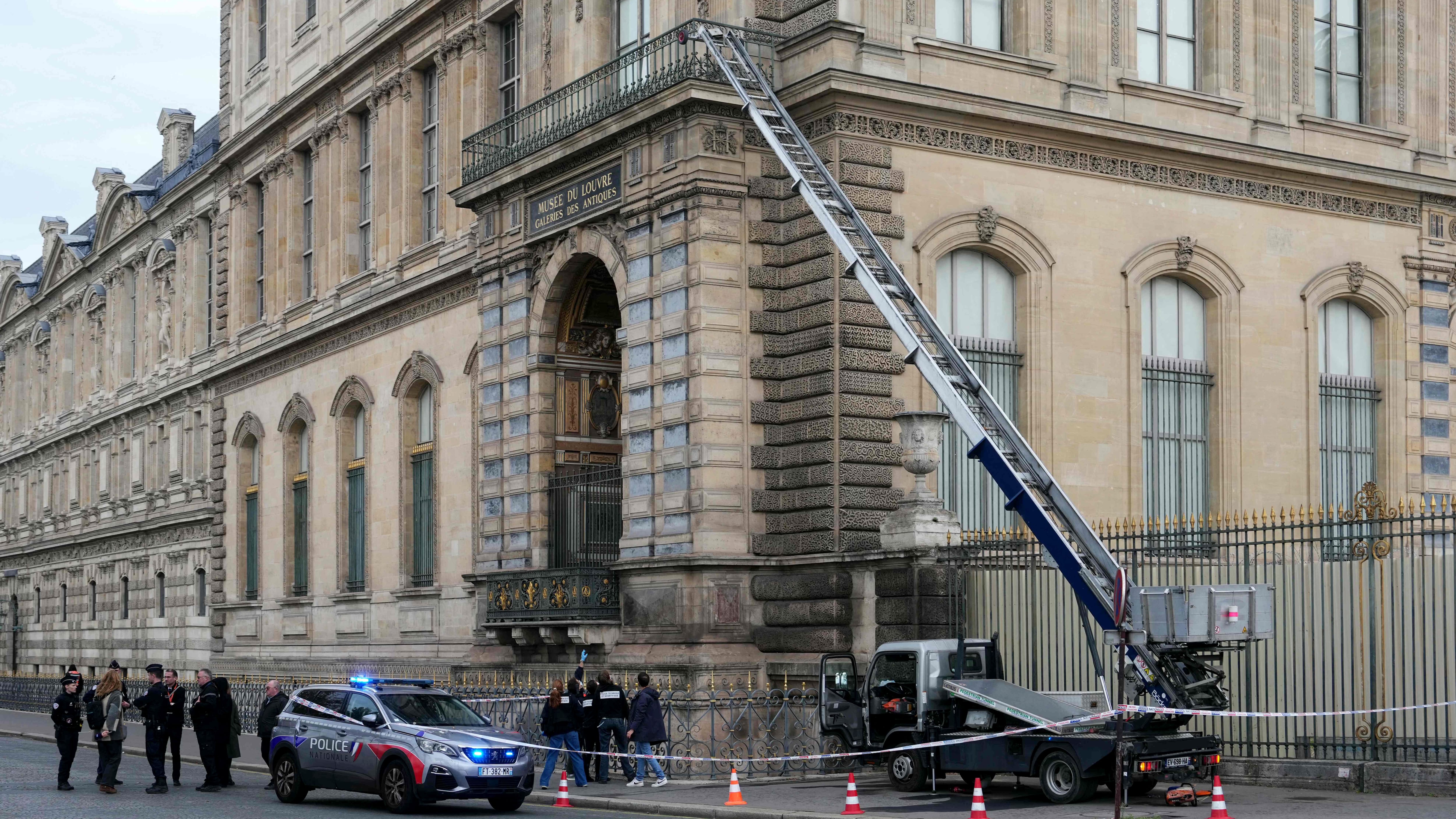 El Louvre traslada parte de sus joyas al Banco de Francia tras el polémico robo