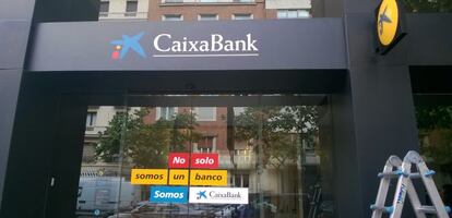 Una de las antiguas oficinas de Barclays en Madrid, reconvertida ya en sucursal de CaixaBank.