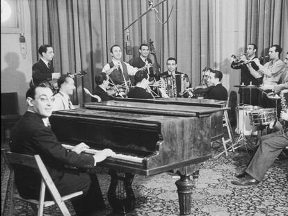 La ‘Orquesta Pasapoga’ en los estudios de la Red Nacional de Radiodifusión.