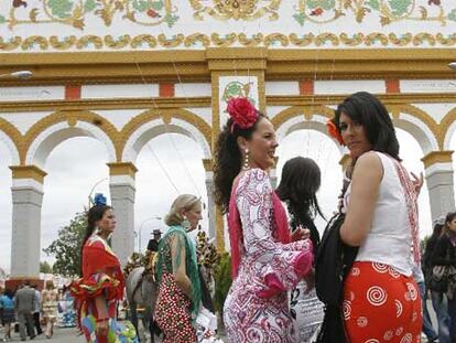 Miles de sevillanos celebran el primer día de Feria