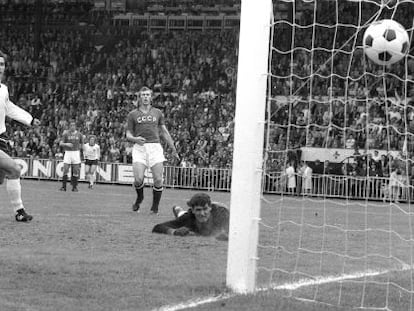 Müller marca uno de los goles en la final de la Eurocopa 1972 contra la URSS.