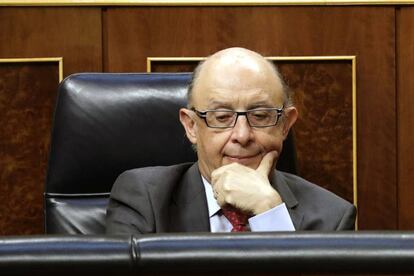 El ministro de Hacienda, Crist&oacute;bal Montoro, en el Congreso de los Diputados