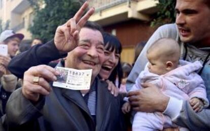 Winning ticket holders in Valencia celebrating last year.