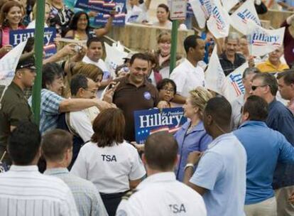 Hoy se celebran primarias demócratas en Puerto Rico, y la senadora por Nueva York es la favorita