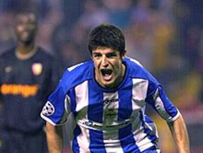 César, tras anotar el tercer gol del Deportivo.