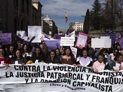 Universitarias durante el 8 de marzo de 2019 en Granada.