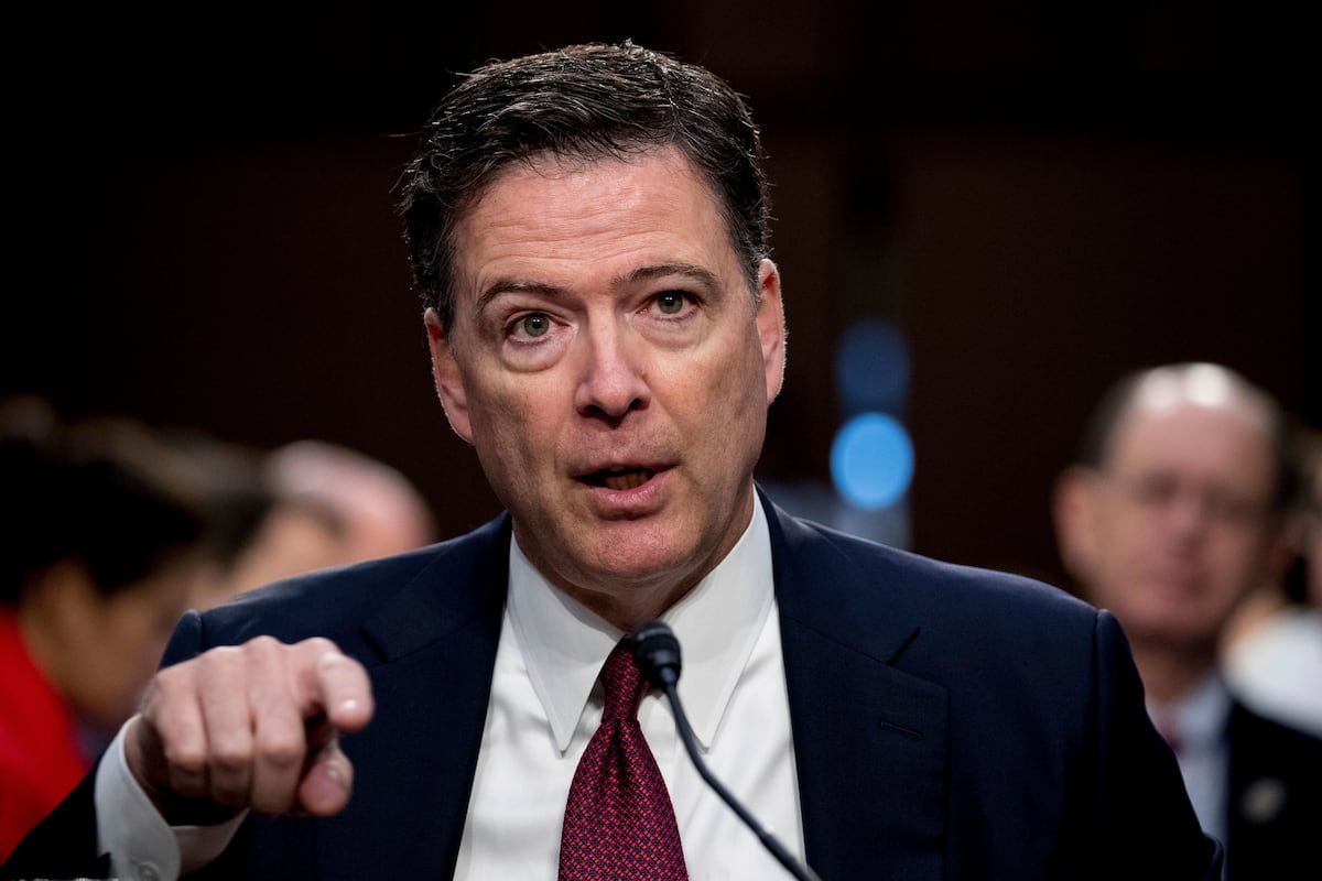 El Departamento de Justicia de Trump imputa al exdirector del FBI James Comey