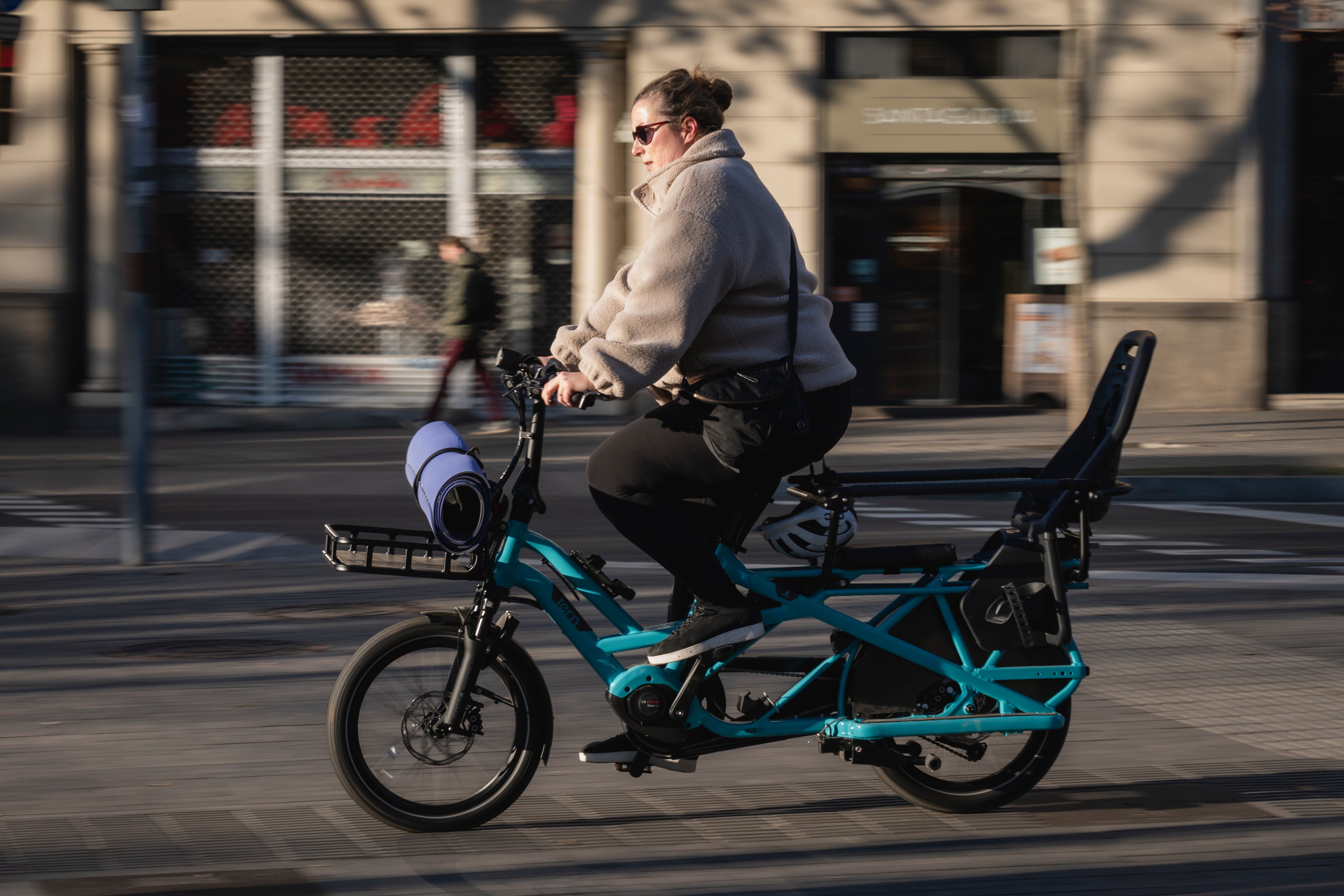 Bici eléctrica de carga en la Plaza Tetuan, Barcelona.