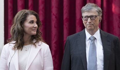 “No creemos que podamos seguir creciendo como pareja en esta nueva fase de nuestras vidas”. Así argumentaron su separación Bill y Melinda Gates en mayo para después firmar el divorcio en agosto. Fue él quien entonó posteriormente el 'mea culpa' durante una conferencia en verano, cuando reveló que se sentía responsable de la ruptura, a pesar de que no llegó a confirmar los rumores de la existencia de una tercera persona.