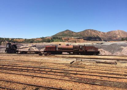 Antigua línea comercial de tren.