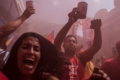 Segundo Quaquá, o PT, antes fragmentado, está mais unido do que nunca após o ocorrido na sexta, e deve promover mais manifestações. "O ataque ao Lula mexeu com os brios do PT e da esquerda".