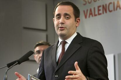El secretario general del PSPV-PSOE, Jorge Alarte, presenta la ponencia marco del 12º congreso.