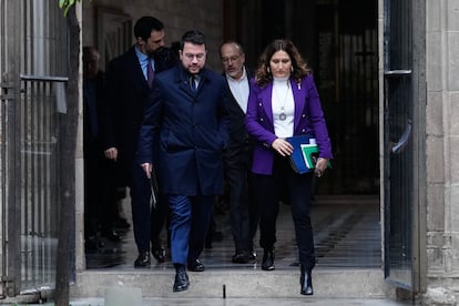 En primer plano, el 'president' Pere Aragonès y la consejera Laura Vilagrá, antes de la reunión semanal del Govern, este martes en Barcelona.