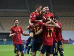Los jugadores de la selección española celebran el tercer tanto ante Alemania poco antes de que finalice el primer tiempo del partido. 