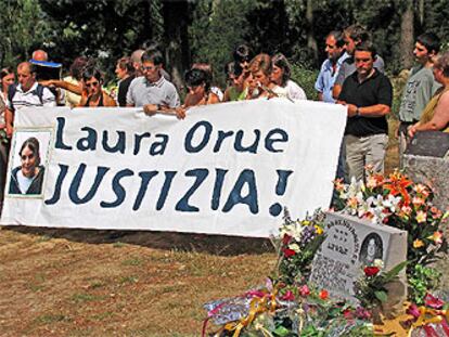 Flores en recuerdo de Laura Orue