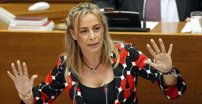 La alcaldesa de Alicante, Sonia Castedo, en un pleno de las Cortes en diciembre de 2011.