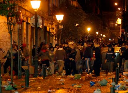 Aglomeraciones en el botellón del Dos de Mayo