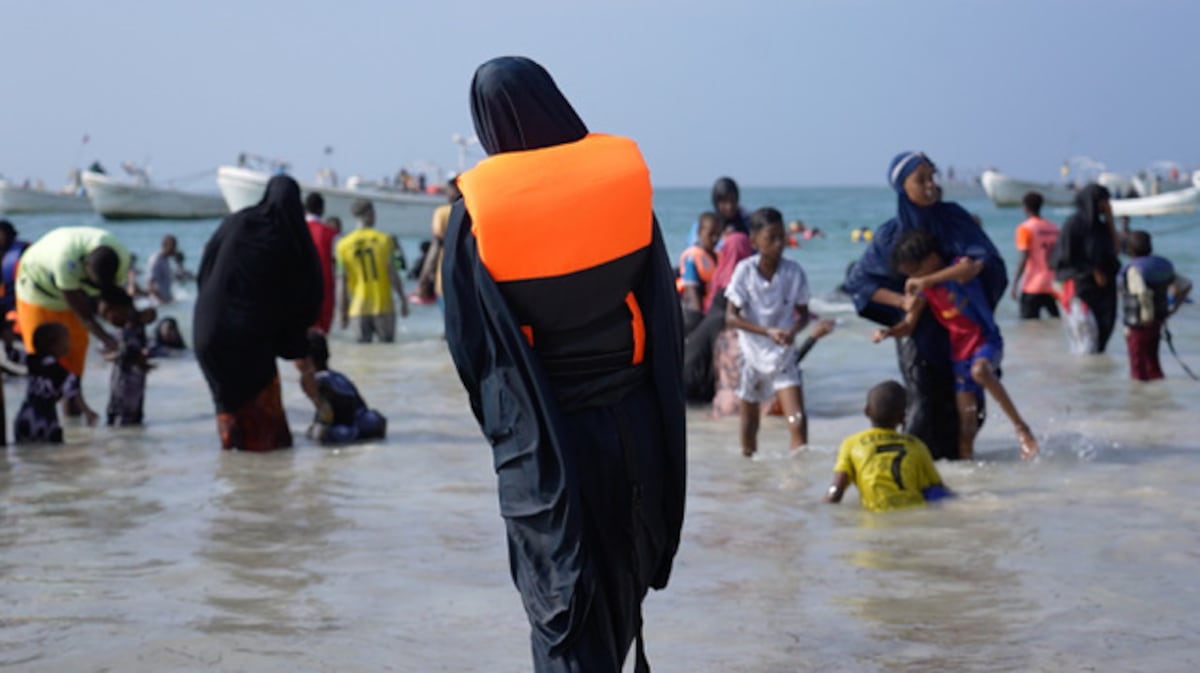 El acoso que sufren las mujeres de Somalia en la playa: “Es una vergüenza para la familia. Si quieren nadar, deberían hacerlo en privado”