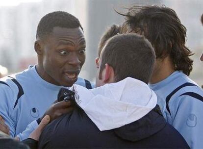 Kameni en el momento de la discusión, después del entrenamiento.