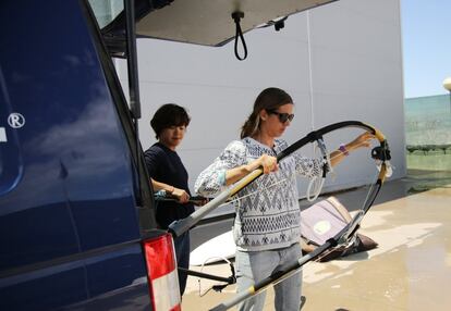 Los días de temporal en el estrecho, Marina Alabau suele entrenarse en el Puerto de Algeciras.