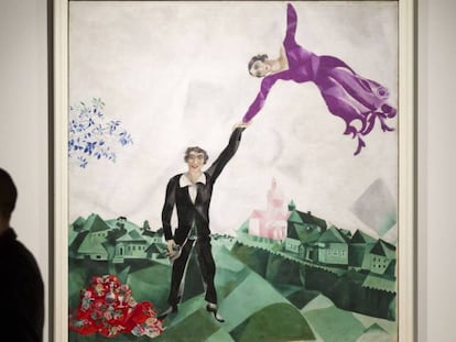 Óleo de 1917 titulado 'El paseo', en el que el autor bielorruso se retrata junto a su mujer, Bella. La obra fue expuesta en 2016 en el Museo Ruso de Málaga.