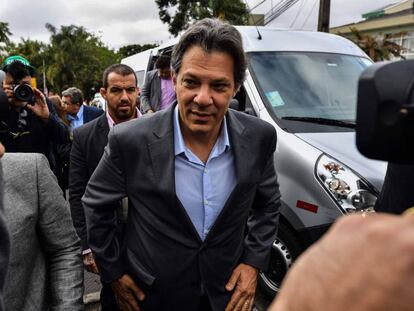 Fernando Haddad chega à Superintendência da Polícia Federal em Curitiba nesta segunda-feira.