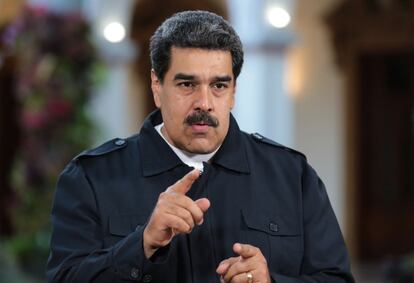 Maduro ha rechazado las peticiones internacionales de adelantar los comicios presidenciales. "No aceptamos el ultimátum ni el chantaje de nadie en el mundo. En Venezuela hubo un resultado y si el imperialismo quiere nuevas elecciones que espere para el 2025", ha afirmado el dirigente durante una entrevista a la agencia estatal de noticias rusa RIA, Si bien abre la posibilidad de anticipar los comiciones legislativos como vía para negociar con la oposición.