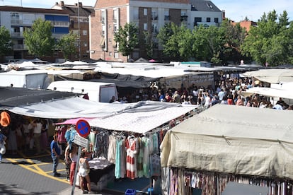 Ambiente en el mercadillo de Majadahonda el sábado 22 de junio