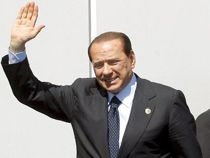 El primer ministro italiano, Silvio Berlusconi, ha sido abuelo por quinta vez después de que su hija Bárbara, de 24 años, diera a luz a su segundo hijo, Edoardo. Bárbara es la mayor de los tres hijos que el magnate de la comunicación tiene con su segunda esposa, Verónica Lario, quien recientemente ha pedido el divorcio a Berlusconi.