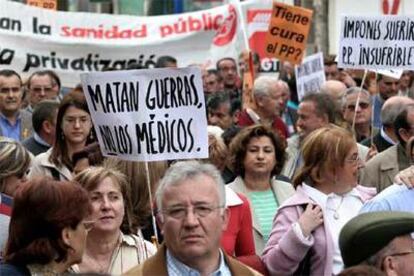 Manifestación de las asociaciones de vecinos de Leganés, en 2005, en apoyo de Luis Montes.