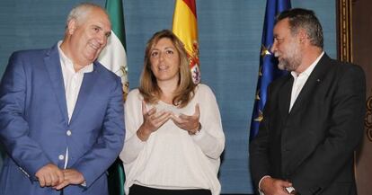 Susana Díaz, con los secretarios generales de CC OO y UGT en Andalucía.