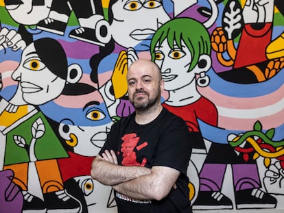 Fran Fernández, el coordinador de Lambda, en la sede del colectivo LGTBI de Valencia.