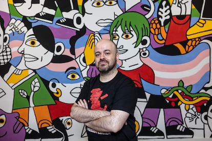 Fran Fernández, el coordinador de Lambda, en la sede del colectivo LGTBI de Valencia.