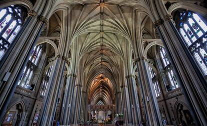 Nave de la catedral de Bristol, fundada como iglesia monacal en el siglo XII y remodelada durante el XIX.