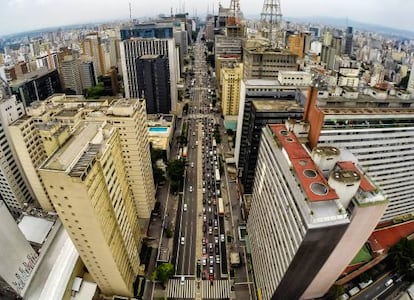 Vista a&eacute;rea da avenida Paulista. 