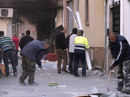 Exterior de la carnicer&iacute;a de D&uacute;rcal (Granada) en la que este lunes ha habido una explosi&oacute;n.