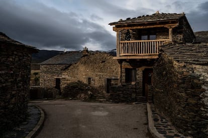 Majaelrayo, uno de los pueblos negros en la provincia de Guadalajara.