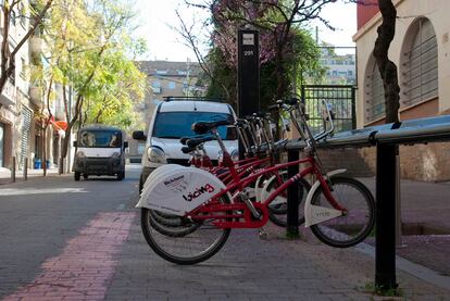 Al pie de una pendiente, en la calle Subirats del barrio de Horta-Guinardó, se encuentra la estación con menos accesibilidad de la ciudad, según los usuarios.