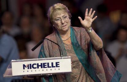 La candidata presidencial y exmandataria de Chile, Michelle Bachelet, durante su cierre de campa&ntilde;a en Santiago.