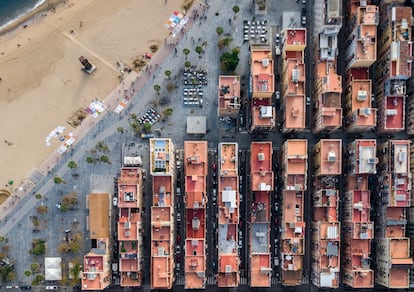 El barrio de la Barceloneta a vista de dron.